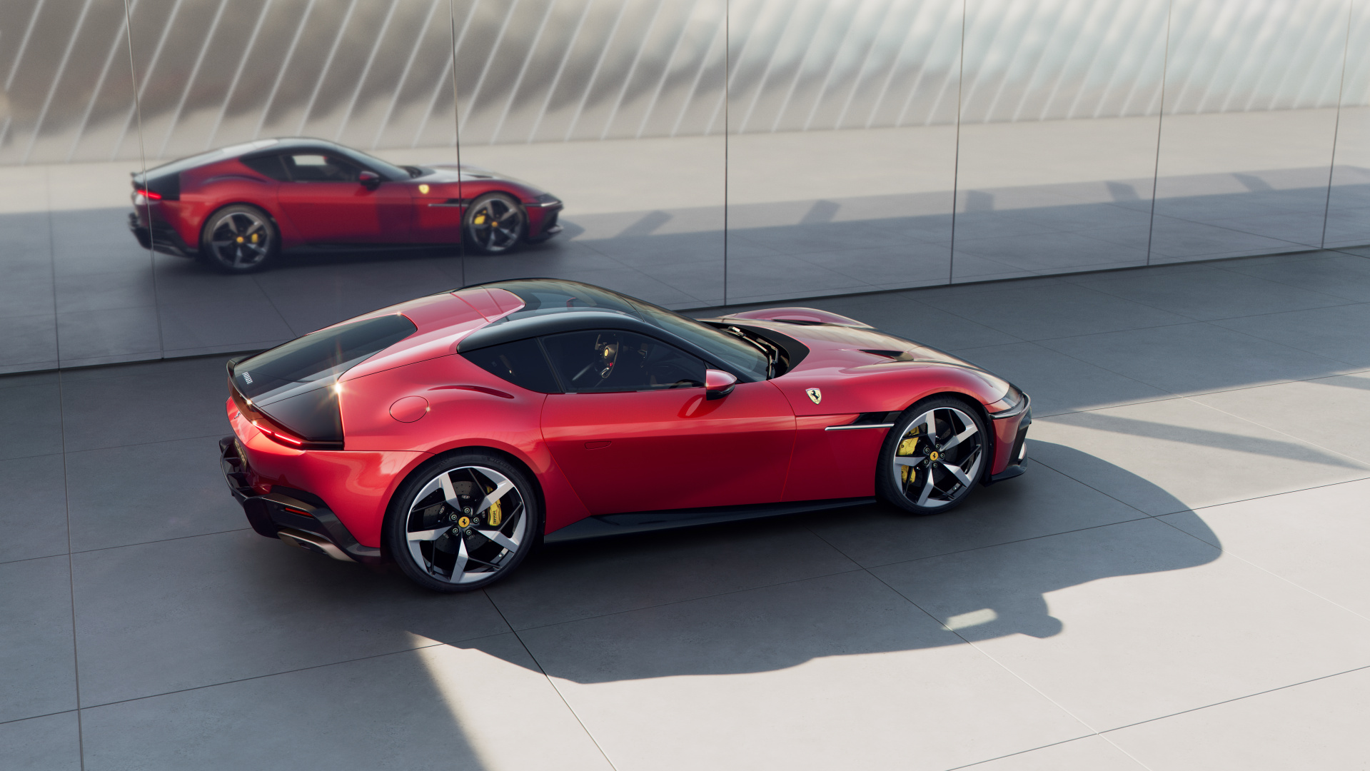 SMALL_New_Ferrari_V12_ext_02_Design_red_media_349e7f6d-9d38-40b5-ab0b-746648f8099e